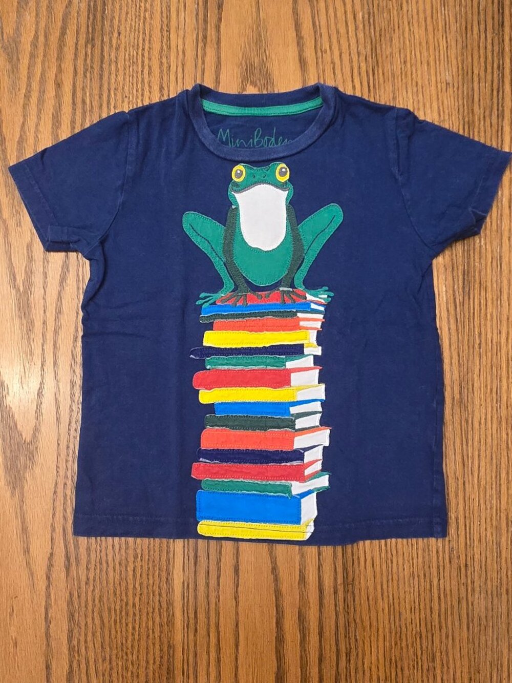 Mini Boden Frog on Books Back to School T-Shirt - size 4-5 - Boys or Girls Shirt